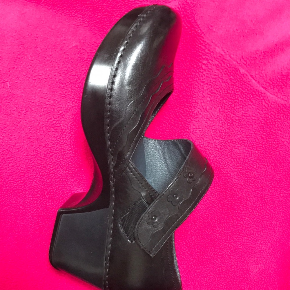 Clogs - Picture 2 of 4